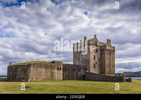 Broughty Castle ist eine historische Burg am Ufer des Flusses Tay in Broughty Ferry, Dundee, Schottland. Stockfoto