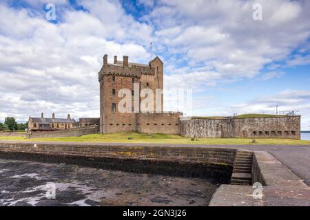 Broughty Castle ist eine historische Burg am Ufer des Flusses Tay in Broughty Ferry, Dundee, Schottland. Stockfoto