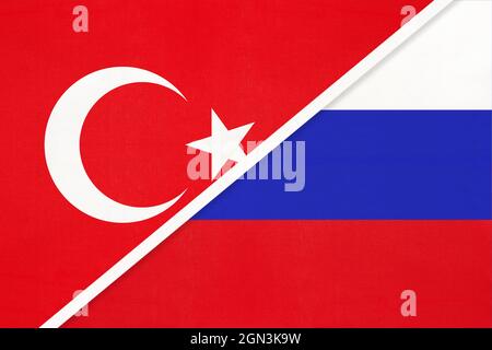 Türkei und Russland oder Russische Föderation, Symbol des Landes. Türkische gegen russische Nationalflaggen. Stockfoto