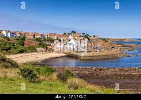 Das historische Fischerdorf Crail mit seinem malerischen Hafen an der Ostküste von Fife, Schottland. Stockfoto