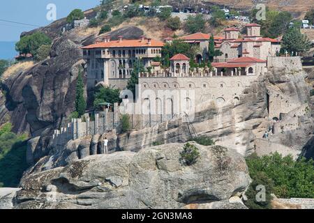 Meteora, Griechenland. Christliche Klöster auf riesigen Felsen gebaut Stockfoto
