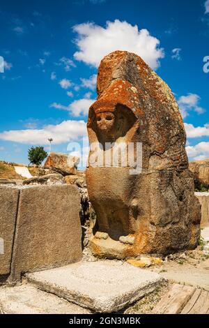 Antiker Toreingang mit Sphinx aus der Hittiterzeit in Alacahoyuk. Corum, Türkei. Stockfoto