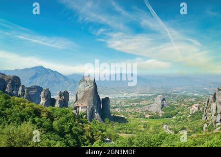 Meteora, Griechenland. Christliche Klöster auf riesigen Felsen gebaut Stockfoto