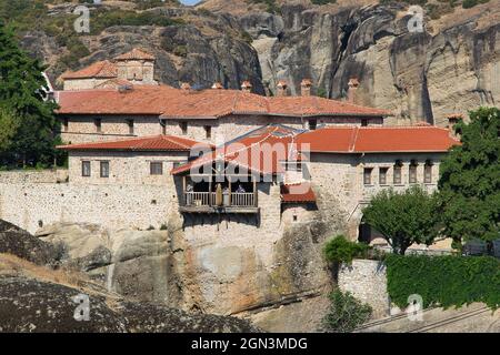 Meteora, Griechenland. Christliche Klöster auf riesigen Felsen gebaut Stockfoto