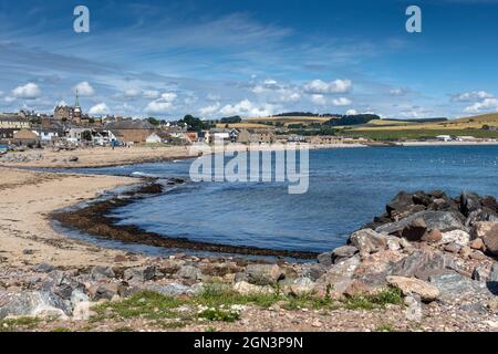 The Bay and Beach in Stonehaven, einer hübschen Hafenstadt südlich von Aberdeen, die ein beliebtes Ziel auf dem Aberdeenshire Coastal Trail ist. Stockfoto