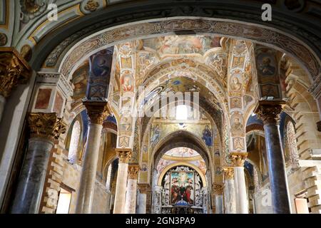 PALERMO, ITALIEN - 5. JULI 2020: Innenkirche Santa Maria dell'Ammiraglio, Palermo, Italien Stockfoto