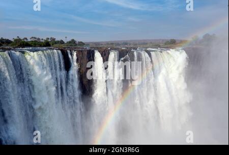 Victoria Falls am Zambezi River zwischen Zimbabwe und SambiaVictoria Falls am Zambezi River zwischen Zimbabwe und Sambia Stockfoto