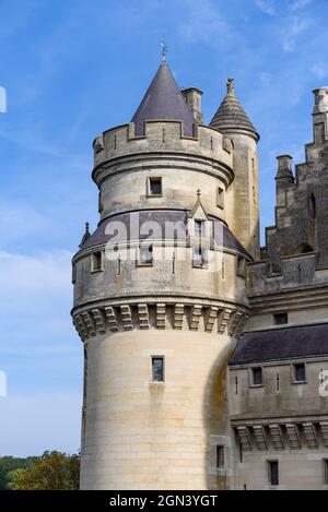 Nahaufnahme des berühmten französischen Schlosses 'Château de Pierrefonds' in der Gemeinde Pierrefonds im Département Oise (Picardie) von Frankreich. Stockfoto