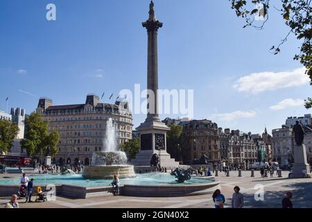 Trafalgar Square an einem klaren Tag. London, Großbritannien 22. September 2021. Stockfoto