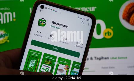 Jakarta, Indonesien-17. September 2021: Tokopedia Marketplace auf dem Telefonbildschirm am 17. September 2021. In Jakarta Indonesien. Stockfoto