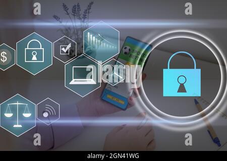 Entsperrt Smartphone sperren Internet-Telefon Hand Geschäftsleute drücken das Telefon, um im Internet zu kommunizieren. Cyber Security Konzept Handschutz Stockfoto
