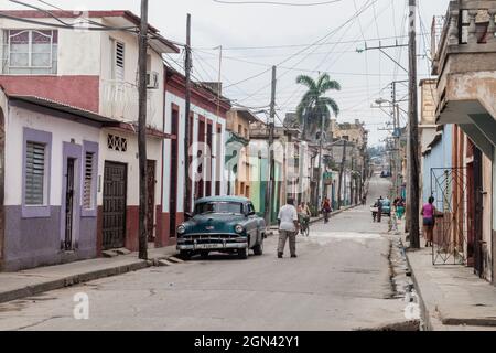 MATANZAS, KUBA - 16. FEB 2016: Straßenleben im Zentrum von Matanzas, Kuba Stockfoto