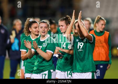 Dublin, Irland. September 2021. Spieler der Republik Irland feiern ihren Sieg während der Womens International Freundschaftsspielung zwischen der Republik Irland und Australien im Tallaght Stadium in Dublin, Irland. Kredit: SPP Sport Pressefoto. /Alamy Live News Stockfoto