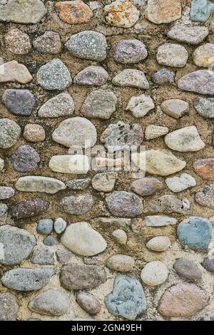 Ordentlich eingelegte Steinwand bilden eine dekorative Stockfoto