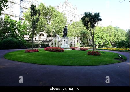 Eine Statue von Willam Tyndale in London. Stockfoto