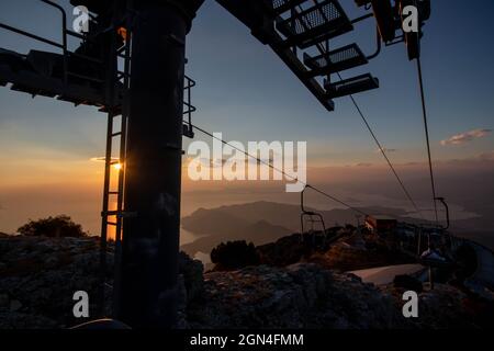 Bergbahn Oludeniz Babadag, (teleferik). Mittelmeer, TÜRKEI. Stockfoto