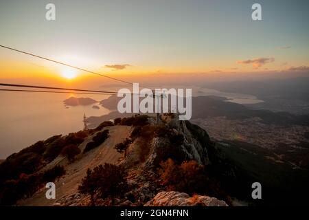 Bergbahn Oludeniz Babadag, (teleferik). Mittelmeer, TÜRKEI. Stockfoto