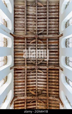 Die verzierte Holzdecke der Holy Trinity Kirche im Dorf Blythburgh, Suffolk, England Stockfoto