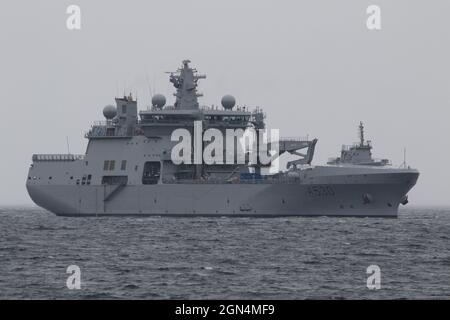 KNM Maud (A536), ein von der Royal Norwegian Navy betriebener Nachschuböler vor Hunterston am Firth of Clyde, bevor er an den militärischen Übungen Dynamic Mariner 2021 und Joint Warrior 21-2 teilnahm. Stockfoto