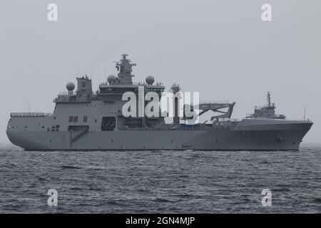 KNM Maud (A536), ein von der Royal Norwegian Navy betriebener Nachschuböler vor Hunterston am Firth of Clyde, bevor er an den militärischen Übungen Dynamic Mariner 2021 und Joint Warrior 21-2 teilnahm. Stockfoto