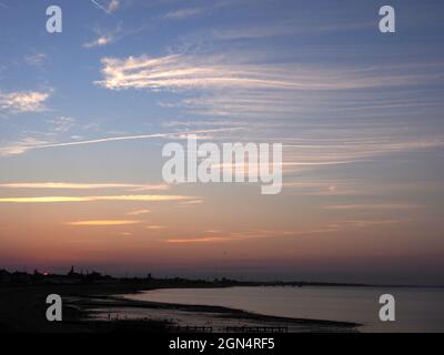 Sheerness, Kent, Großbritannien. September 2021. UK Wetter: äquinoktium Sonnenuntergang in Sheerness, Kent. Kredit: James Bell/Alamy Live Nachrichten Stockfoto