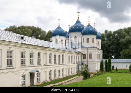 Kathedrale der Kreuzerhöhung im Kloster St. Georg (Jurjew). Weliki Nowgorod, Russland Stockfoto