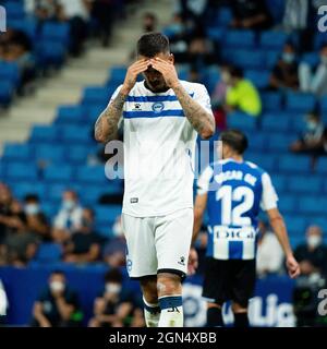 Cornellà, Spanien, am 22. September 2021. SPANIEN, FUSSBALL, LA LIGA SANTANDER, RCDE VS DEPORTIVO ALAVÉS. Deportivo Alavés-Spieler (9) Joselu reagiert nach einem Treffer beim Spiel der La Liga Santander zwischen RCD Espanyol und Deportivo Alavés am 22. September 2021 im RCDE-Stadion in Cornellà, Spanien. © Joan Gosa 2021. Quelle: Joan Gosa Badia/Alamy Live News Stockfoto