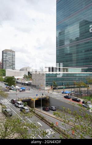 New York, NY, USA, 22. September 2021, Weitwinkelansicht des Gebäudes der Vereinten Nationen in New York City während der 76. Sitzung der UN-Generalversammlung (UNGA 76) Quelle: Brian Buckley/Alamy Live News Stockfoto