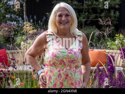 Vanessa Feltz, Fernsehpersönlichkeit, Fernsehsenderin und Journalistin, bei der RHS Chelsea Flower Show. Stockfoto