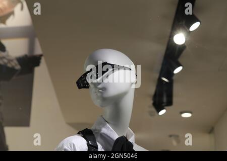 Schaudummy, Kopf mit Sonnenbrille, Karl Lagerfeld Brille. Stockfoto