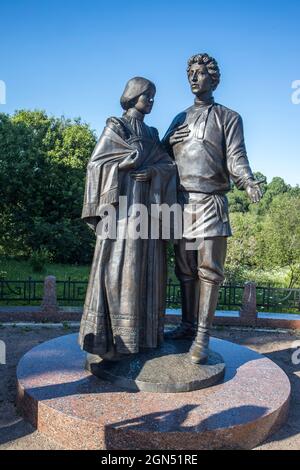 REGION MOSKAU, RUSSLAND - 10. Juni 2021: Denkmal für Alexander Blok und Ljubow Mendelejew. Dorf Tarakanovo. Solnechnogorsk Bezirk Stockfoto