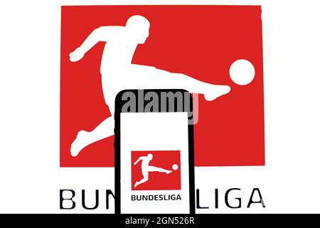 Spanien. September 2021. In dieser Abbildung ist ein Bundesliga-Logo auf einem Smartphone mit einem Bundesliga-Logo im Hintergrund zu sehen. (Foto von Thiago Prudencio/SOPA Images/Sipa USA) Quelle: SIPA USA/Alamy Live News Stockfoto