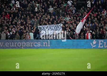 ROTTERDAM, NIEDERLANDE - 22. SEPTEMBER: Banner der Fans von Feyenoord während des niederländischen Eredivisie-Spiels zwischen Feyenoord und SC Heerenveen am 22. September 2021 im Stadion Feijenoord De Kuip in Rotterdam, Niederlande (Foto: Yannick Verhoeven/Orange Picts) Stockfoto