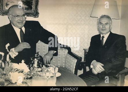 Bundeskanzler Helmut Kohl und der DDR-Ministerpräsident Hans Modrow, 1989 Stockfoto