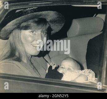 Die britische Herzogin von York Sarah Fergusson und ihr Baby, 1989 Stockfoto