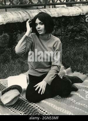 Die britische Filmschauspielerin Barbara Steele, 1970er Jahre Stockfoto