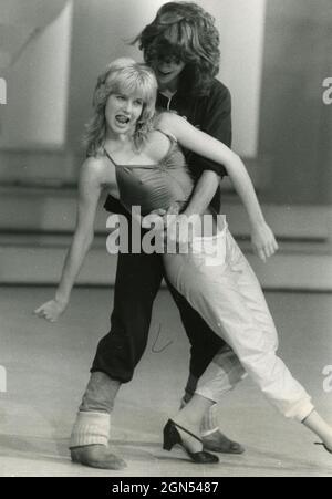 Die italienische Showgirl und Tänzerin Lorella Cuccarini bei der TV-Show Fantastico 6, 1980er Jahre Stockfoto