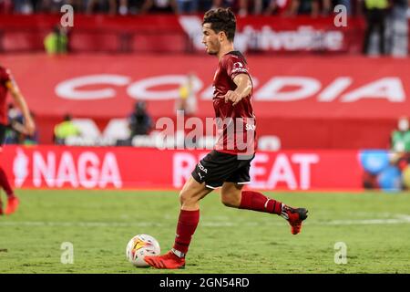 Sevilla, Sevilla, Spanien. September 2021. Hugo Guillamon von Valencia CF beim La Liga Santader Spiel zwischen Sevilla CF und Valencia CF bei Ramon Sanchez Pizjuan in Sevilla, Spanien, am 22. September 2021. (Bild: © Jose Luis Contreras/DAX via ZUMA Press Wire) Stockfoto