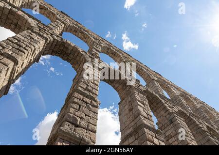 Segovia, Spanien. Das Acueducto de Segovia, ein römisches Aquädukt oder eine Wasserbrücke, die im 1. Jahrhundert n. Chr. erbaut wurde Stockfoto