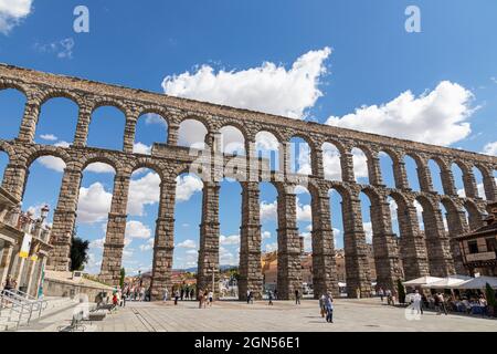 Segovia, Spanien. Das Acueducto de Segovia, ein römisches Aquädukt oder eine Wasserbrücke, die im 1. Jahrhundert n. Chr. erbaut wurde Stockfoto