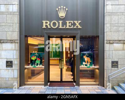 Tokio, Japan - 23. November 2019: Rolex-Ladenschild im Ginza-Viertel in Tokio, Japan. Stockfoto
