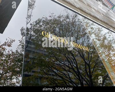 Tokio, Japan - 20. November 2019: AEON-Ladenschild im Ginza-Viertel in Tokio, Japan. Stockfoto