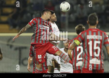 Cremona, Italien. September 2021. Gianluca Gaetano (Perugia) kämpft während des US-amerikanischen Wettkampfes gegen AC Perugia, Italienische Fußballmeisterschaft BKT in Cremona, Italien, September 22 2021 Quelle: Independent Photo Agency/Alamy Live News Stockfoto