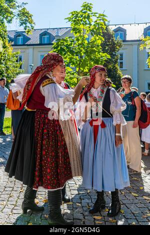 UHERSKE HRADISTE, TSCHECHISCHE REPUBLIK - 11. Sep 2021: Uherske Hradiste, Tschechische Republik - 11. September 2021 Folklore-Festival der Weinfeste in Uherske Stockfoto