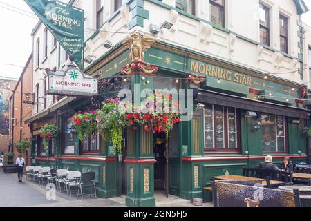 19. Jahrhundert Morning Star Pub, Pottingers Eintritt, Cathedral Quarter, City of Belfast, Nordirland, Vereinigtes Königreich Stockfoto