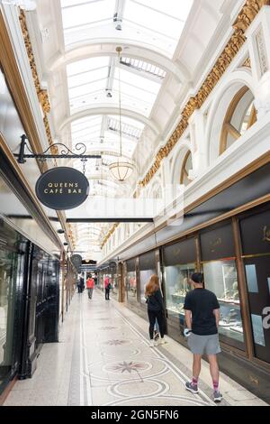 Victorian Queen's Arcade, Donegall Place, Belfast City Centre, City of Belfast, Nordirland, Vereinigtes Königreich Stockfoto