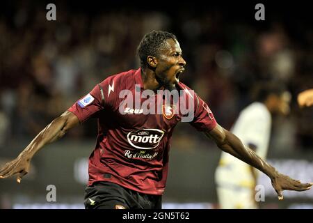 Salerno, Italien. September 2021. Mamadou Coulibaly Spieler von Salernitana, während des Spiels der italienischen Serie A Liga zwischen Salernitana und Verona, Endergebnis 2-2, Spiel im Arechi Stadion in Salerno gespielt. Salerno, Italien, 22. September 2021. (Foto von Vincenzo Izzo/Sipa USA) Quelle: SIPA USA/Alamy Live News Stockfoto