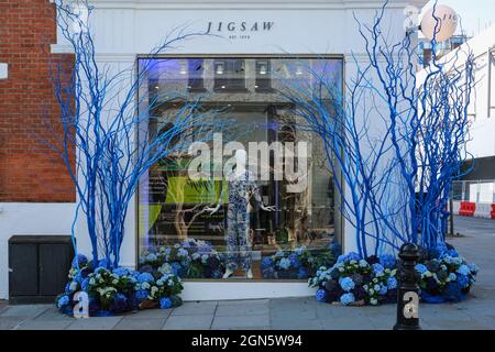 London, Großbritannien. 21. September 2021. Chelsea In Bloom 2021 ‘Außergewöhnliche Reisen’. Blumeninstallation Jigsaw on King’s Road. Quelle: Waldemar Sikora Stockfoto