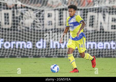 Der US-Mittelfeldspieler Weston McKennie von Juventus kontrolliert den Ball während des Fußballspiels der Serie A zwischen Spezia und Juventus im Alberto Picco Stadium, La Spezia, Italien, am 22 2021. September. Stockfoto