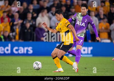 Die Nationalspieler Hee Chan Hwang, von Wolverhampton Wanderers und Son Heung-min von Tottenham Hotspur aus Südkorea waren während des Carabao Cup Third Rou im Einsatz Stockfoto